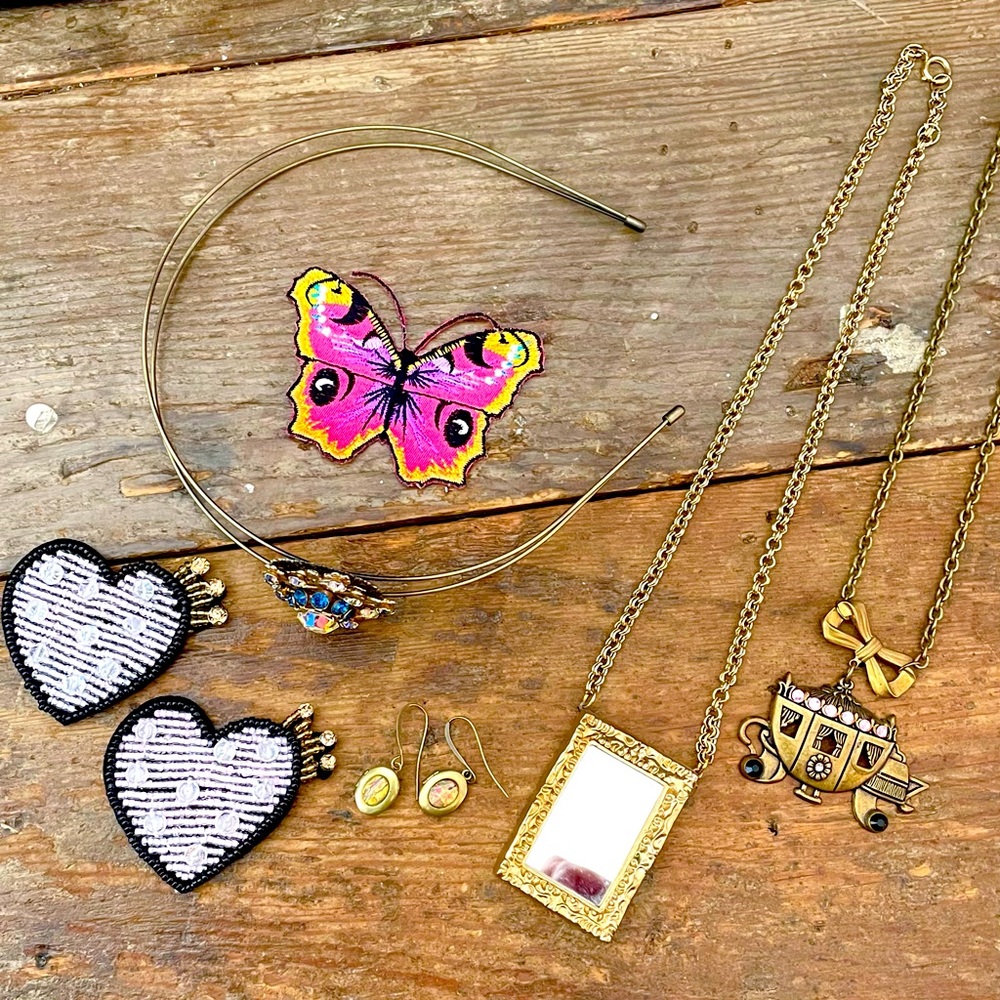 Princess Bundle! Jewelry and patches and ?